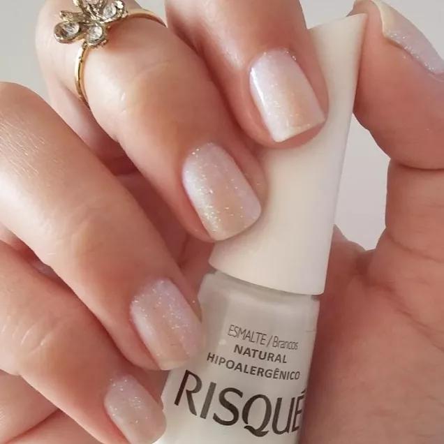 unha branca perolada vs unha branca cintilante