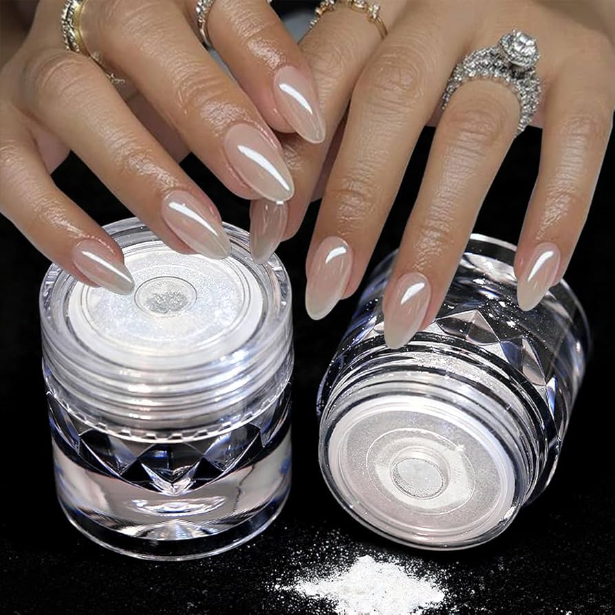 Unhas com glitter discretas