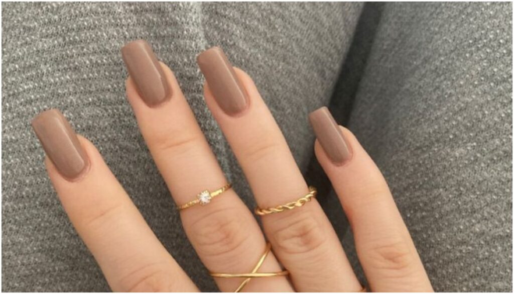 Unhas cor café espresso