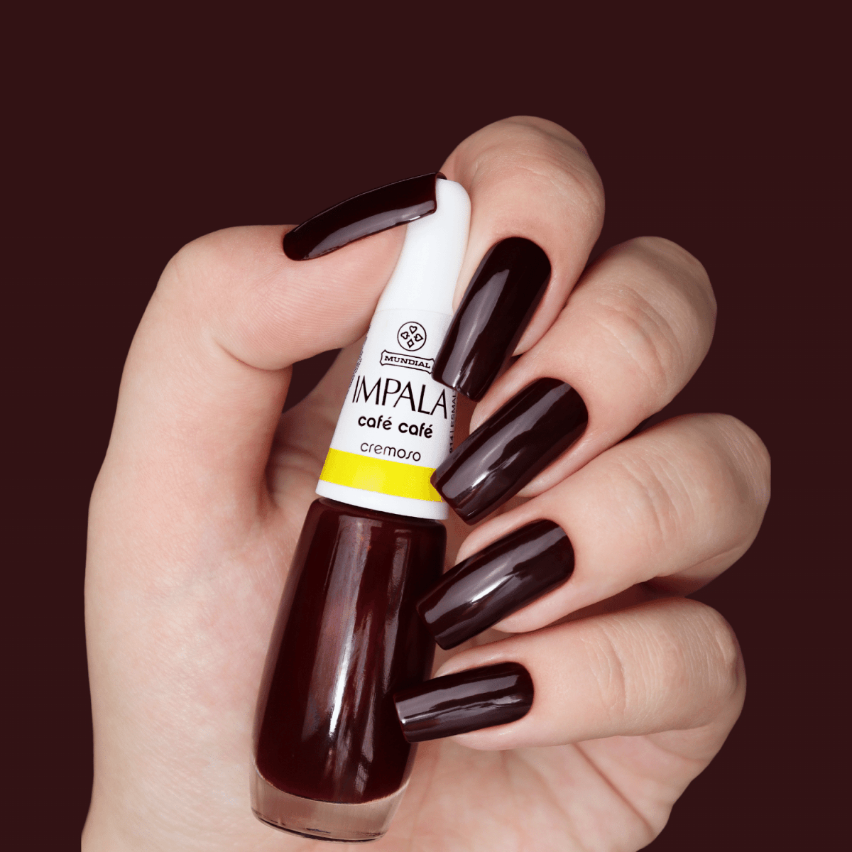 Unhas cor café com rebu