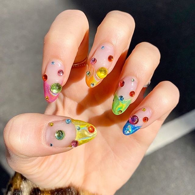ideias de unhas decoradas para carnaval