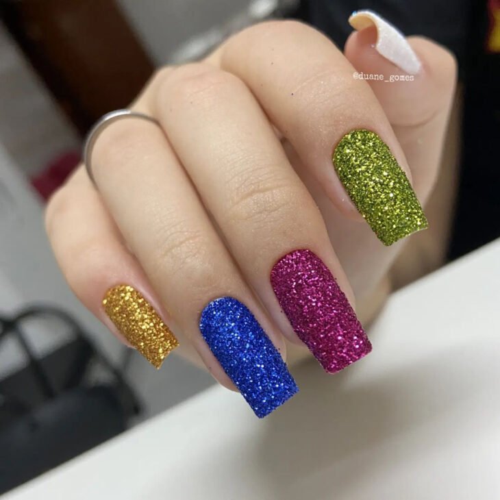 unhas neon vs unhas com glitter para carnaval qual escolher