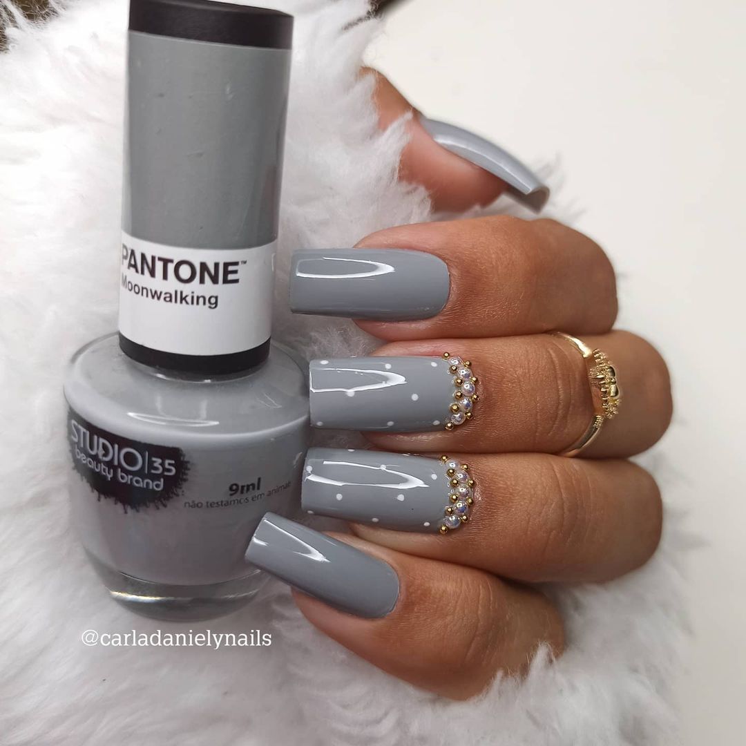 Unha Cinza Chumbo vs. Cinza Claro: Qual Escolher para Cada Ocasião?