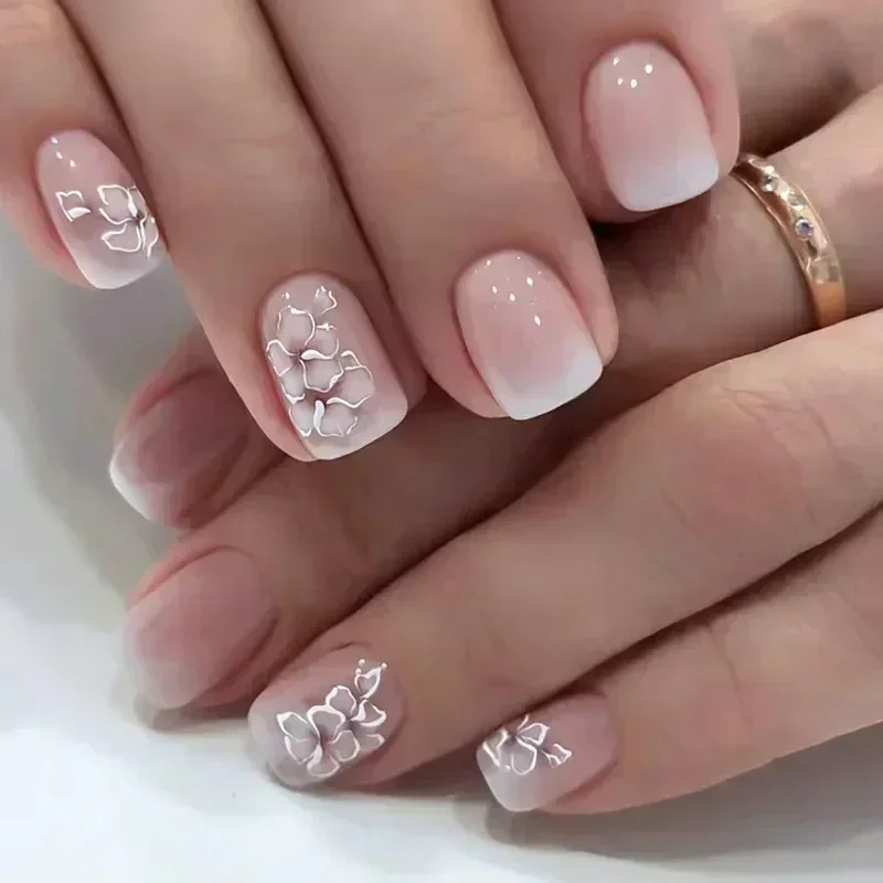 Unhas Claras e Delicadas para Noivas: Inspirações e Cuidados Especiais
