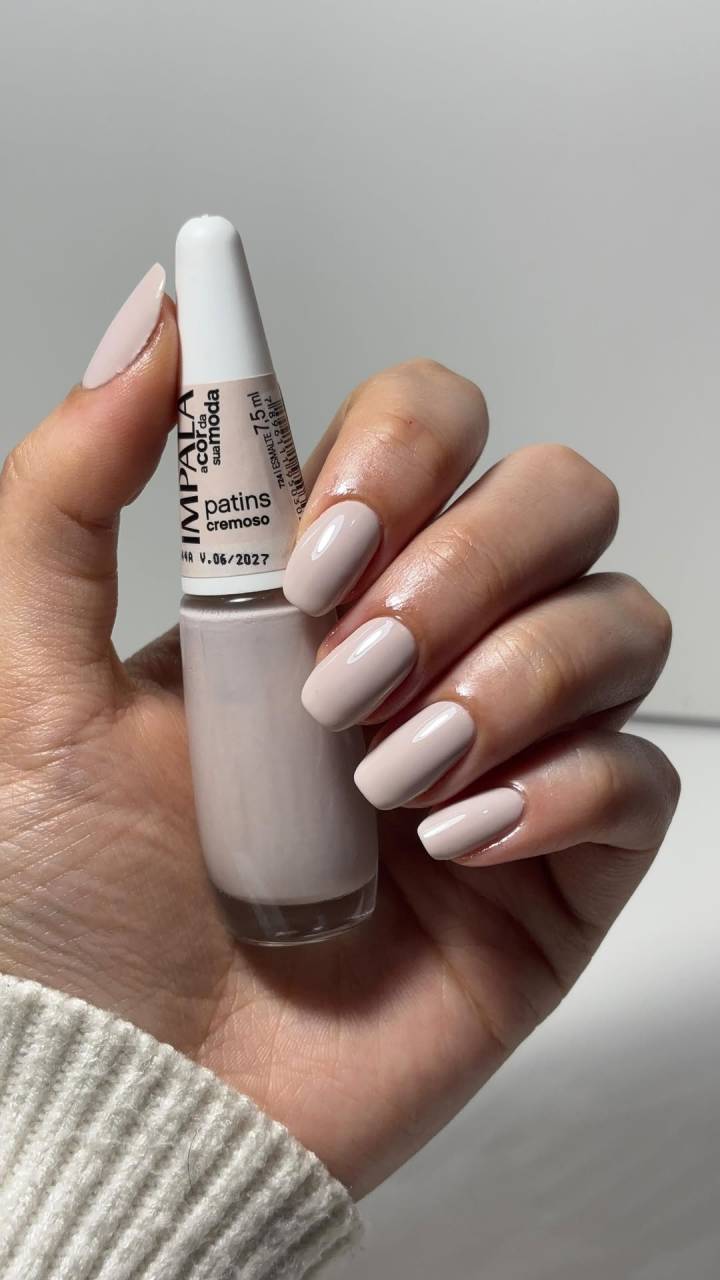 unhas claras curtas