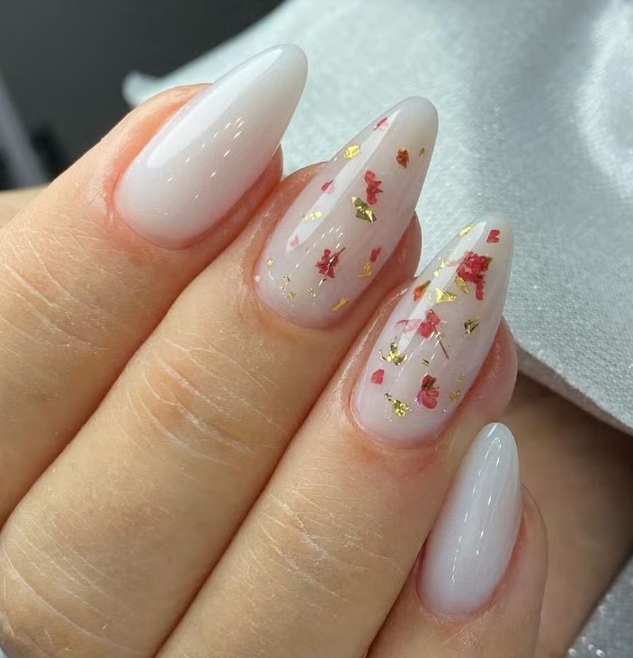 unhas claras com esmalte rosa pálido