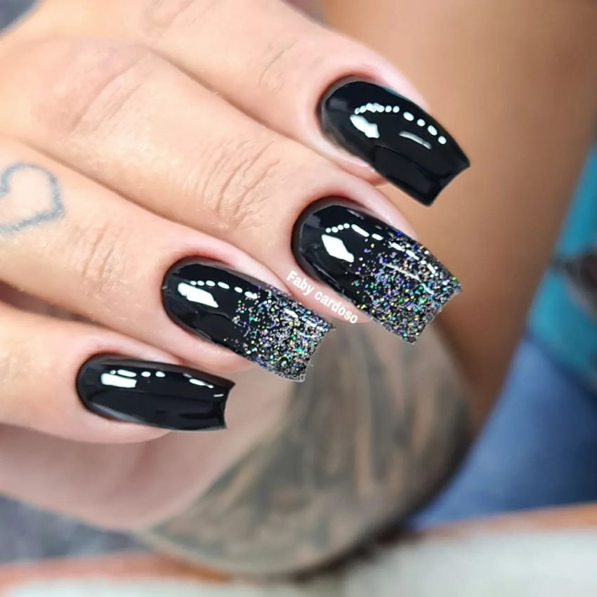 ideias de unhas com brilho para festas