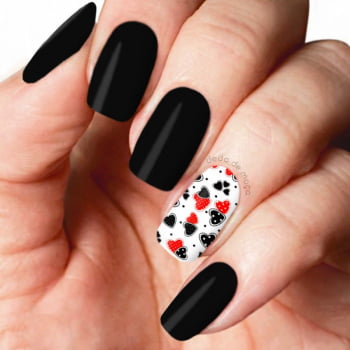 unha com coração vermelho tendência design