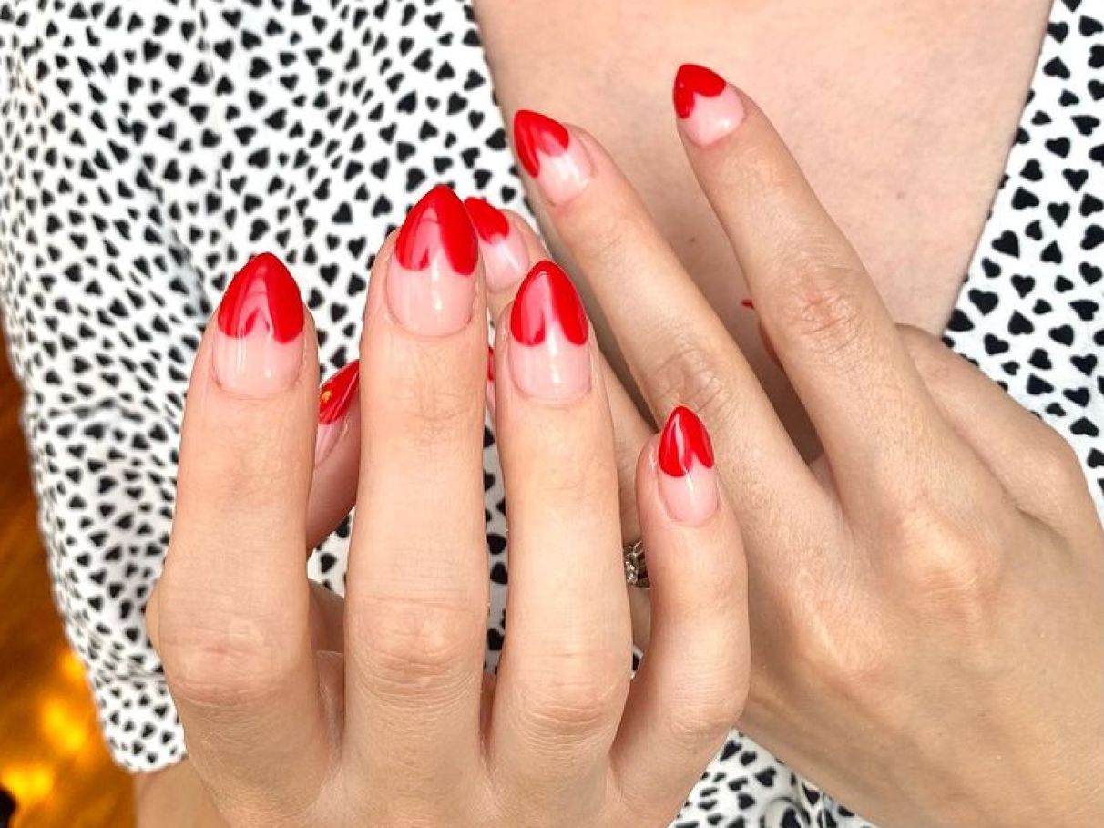 unha com coração vermelho tendência design