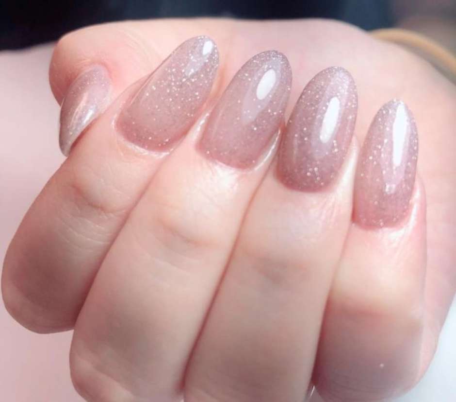 unha com esmalte magnético