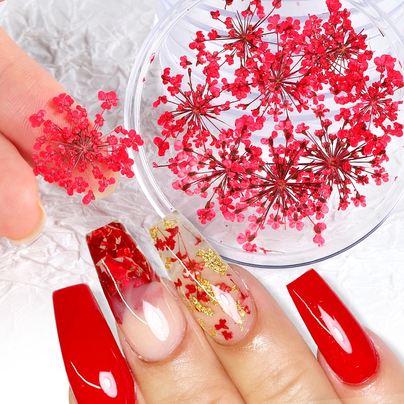 inspiração de unhas com flor seca para casamento