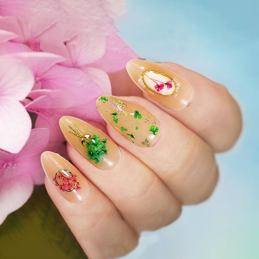 unha com flor seca vs unha com adesivo