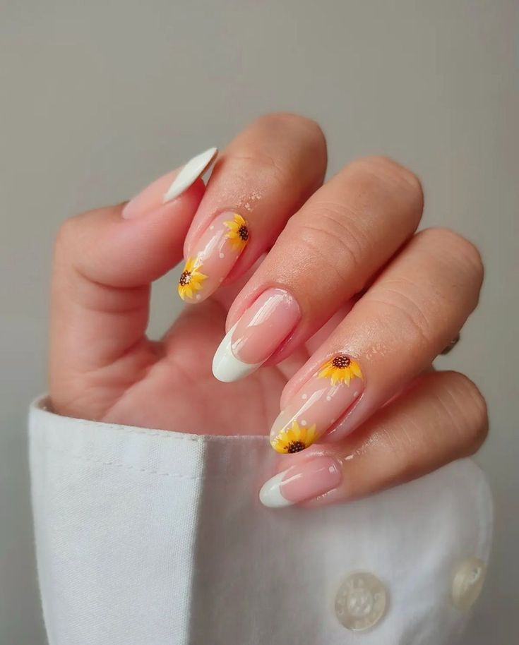 unha com florzinha em gel