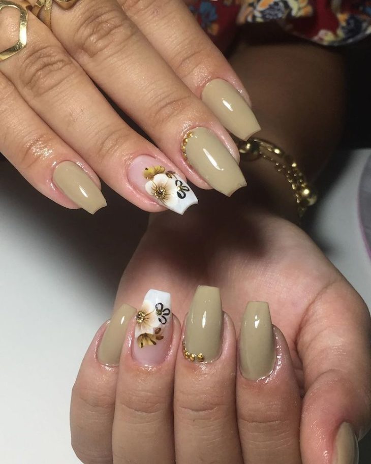 nail art florzinha delicada