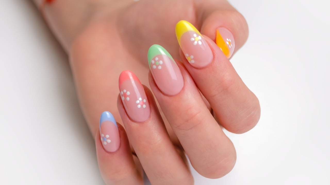 nail art florzinha delicada