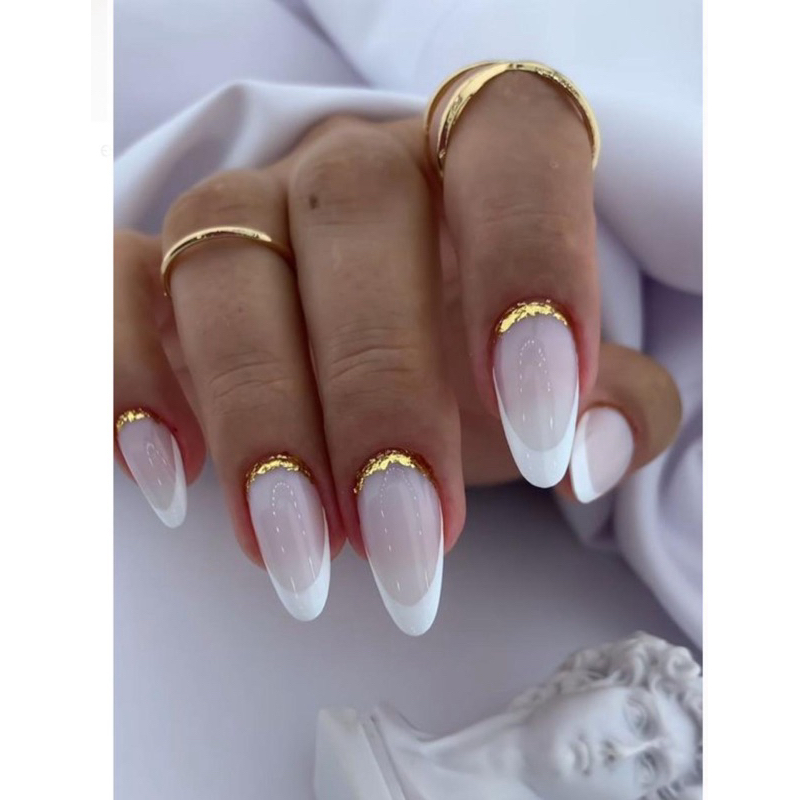 unha folha de ouro rosa encapsulada