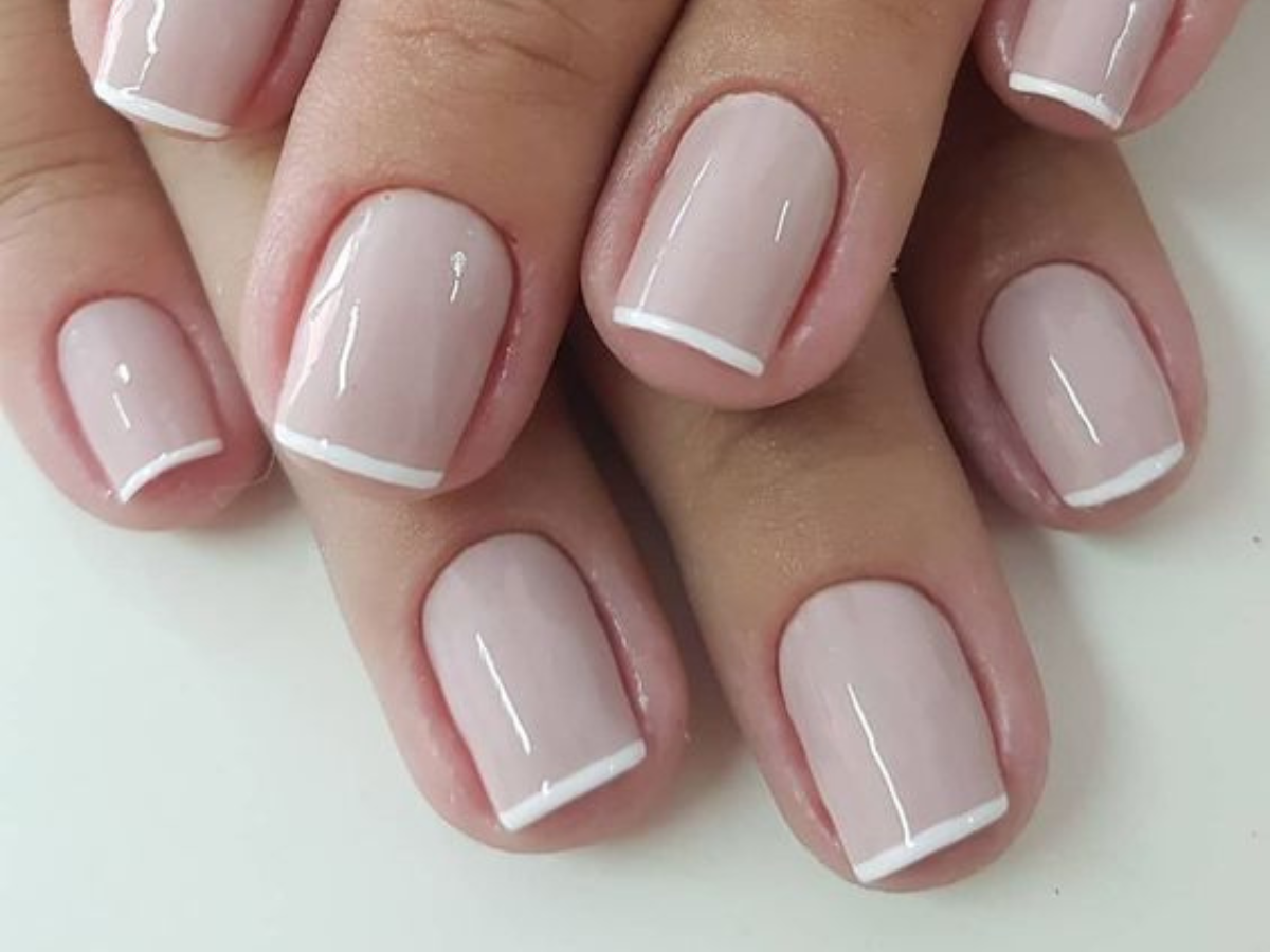 Microfrancesinha: O Estilo Minimalista Perfeito para Unhas Curtas