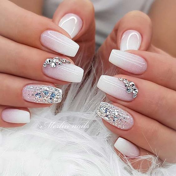 Unha com gel branco francesinha moderna