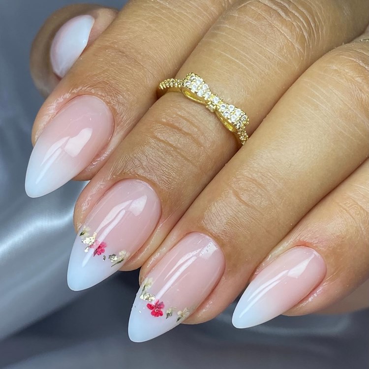 Unha de gel branco para o dia a dia