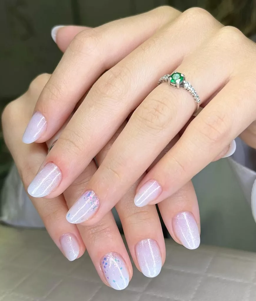 Unha com gel branco efeito ombré/degradê