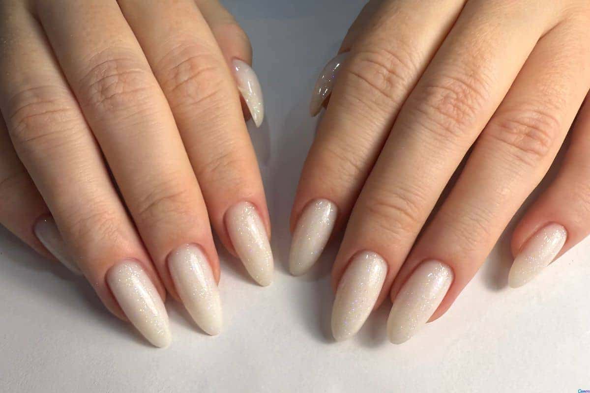 Unha de gel branco para casamento