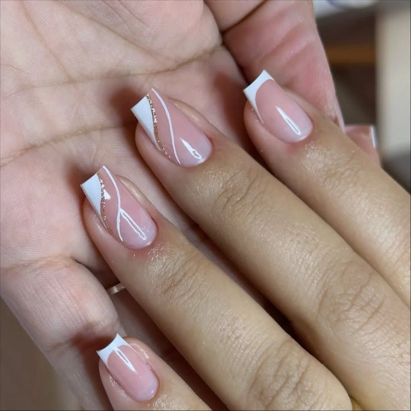 Unha de gel branco formato bailarina
