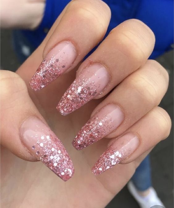 Top 5 Esmaltes de Glitter que Você Precisa Ter para o Efeito Cascata