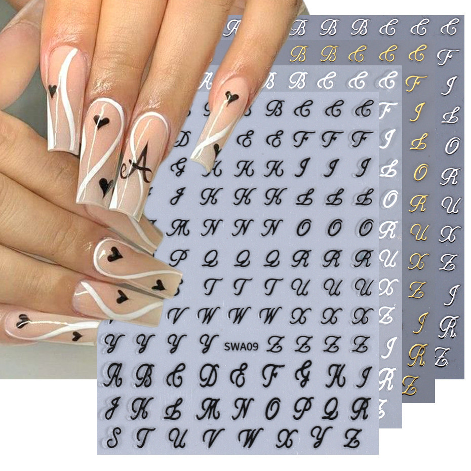 ideias de unhas com inicial do nome para noivas