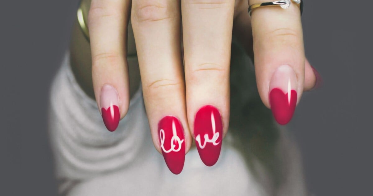 quanto custa fazer unha com inicial