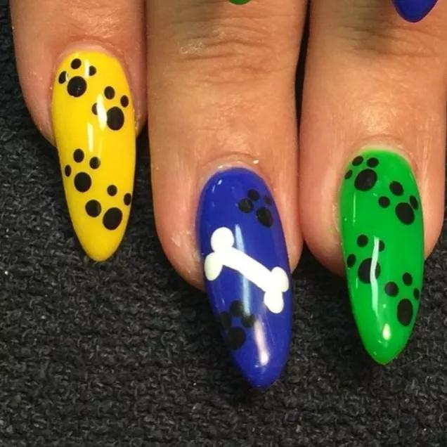 gel clear ou cola para fixar pedrinhas na unha