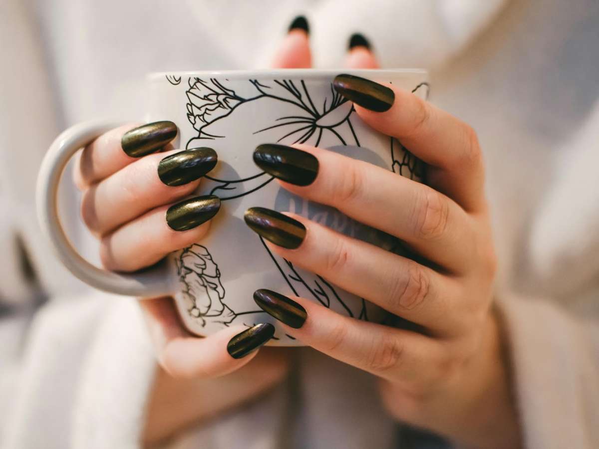 unha preta por dentro