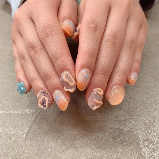 unhas com sulcos