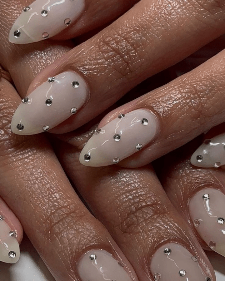 passo a passo aplicação strass unha natural