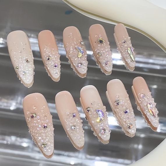 preço para colocar strass na unha