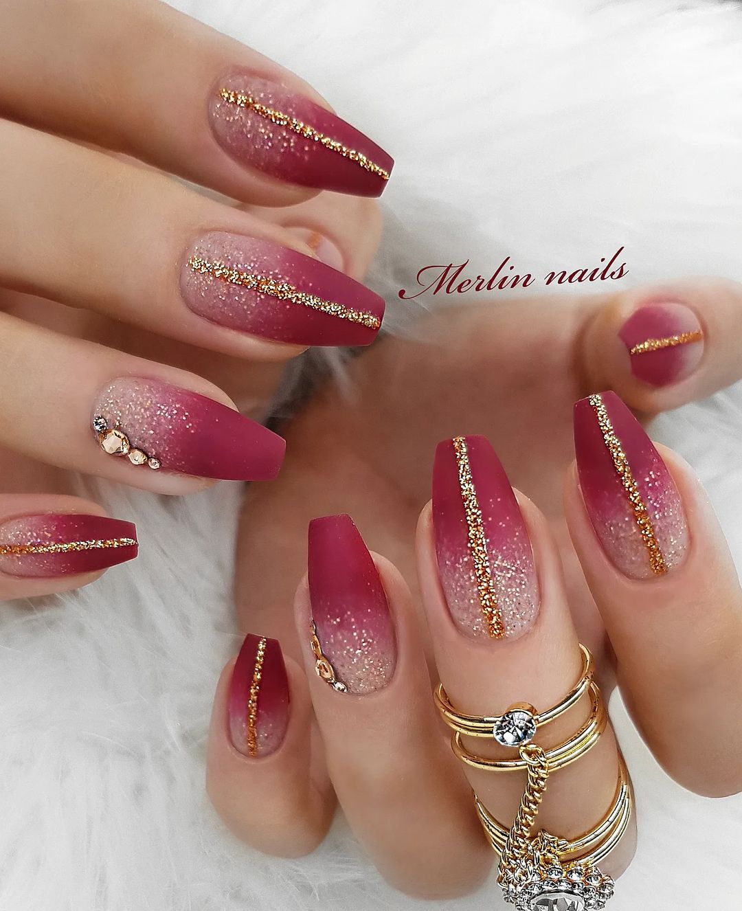 Unhas elegantes cor cereja