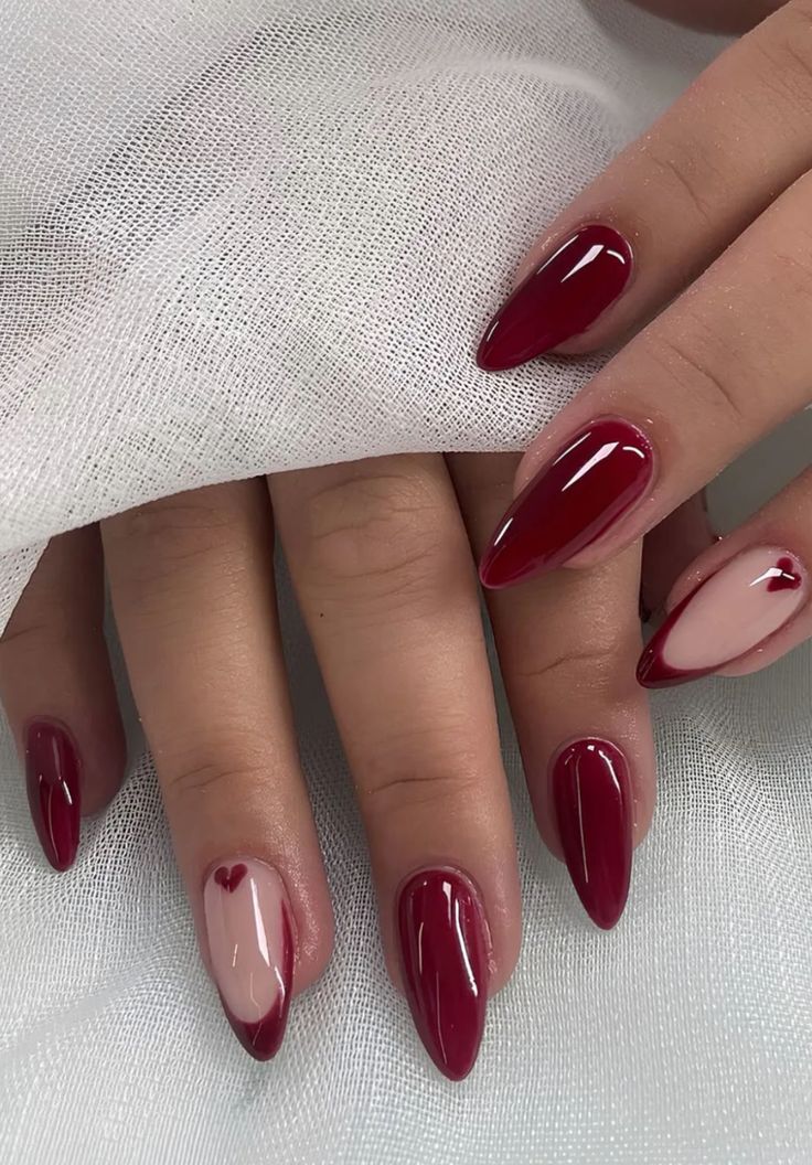 Unhas com glitter cereja