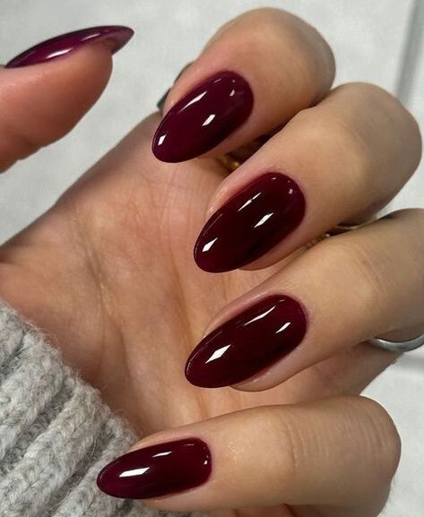 Unhas estilo olho de gato cereja