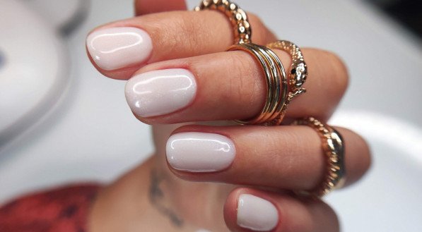 melhores inspirações unhas claras para casamento