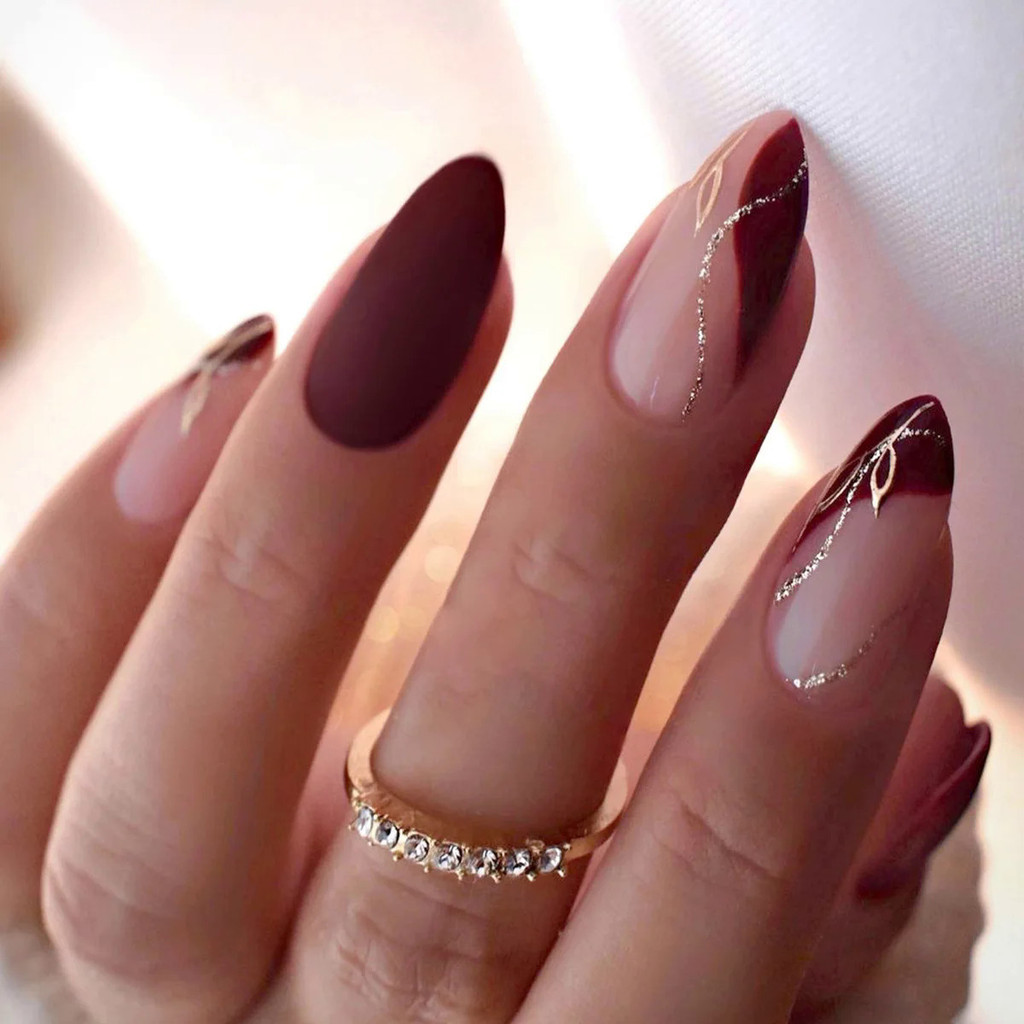 Unhas cor de vinho fosco