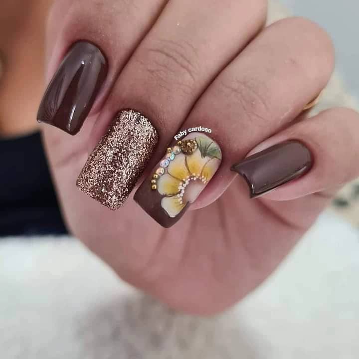 unha cor marrom