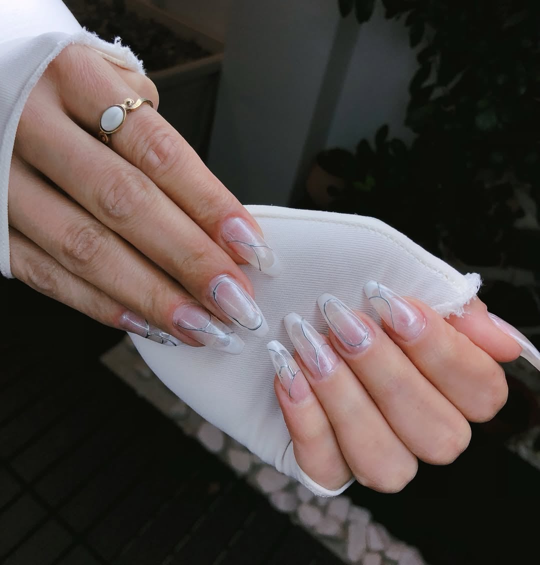 ideias de unhas cromadas brancas para festas