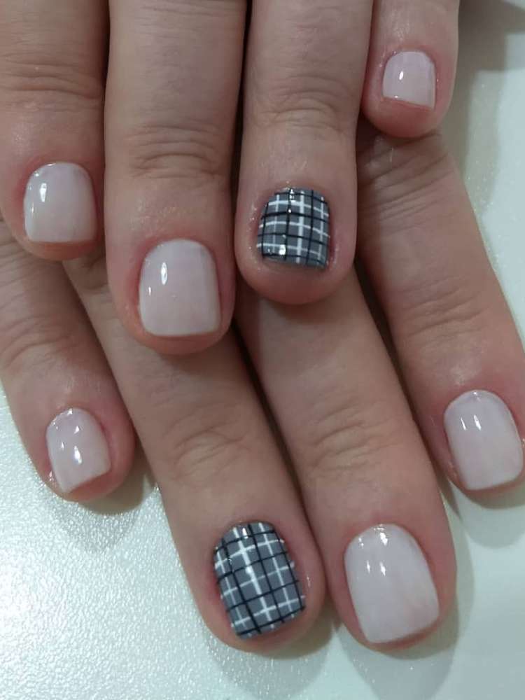 Nail Art Minimalista para Unhas Curtas: Elegância e Praticidade