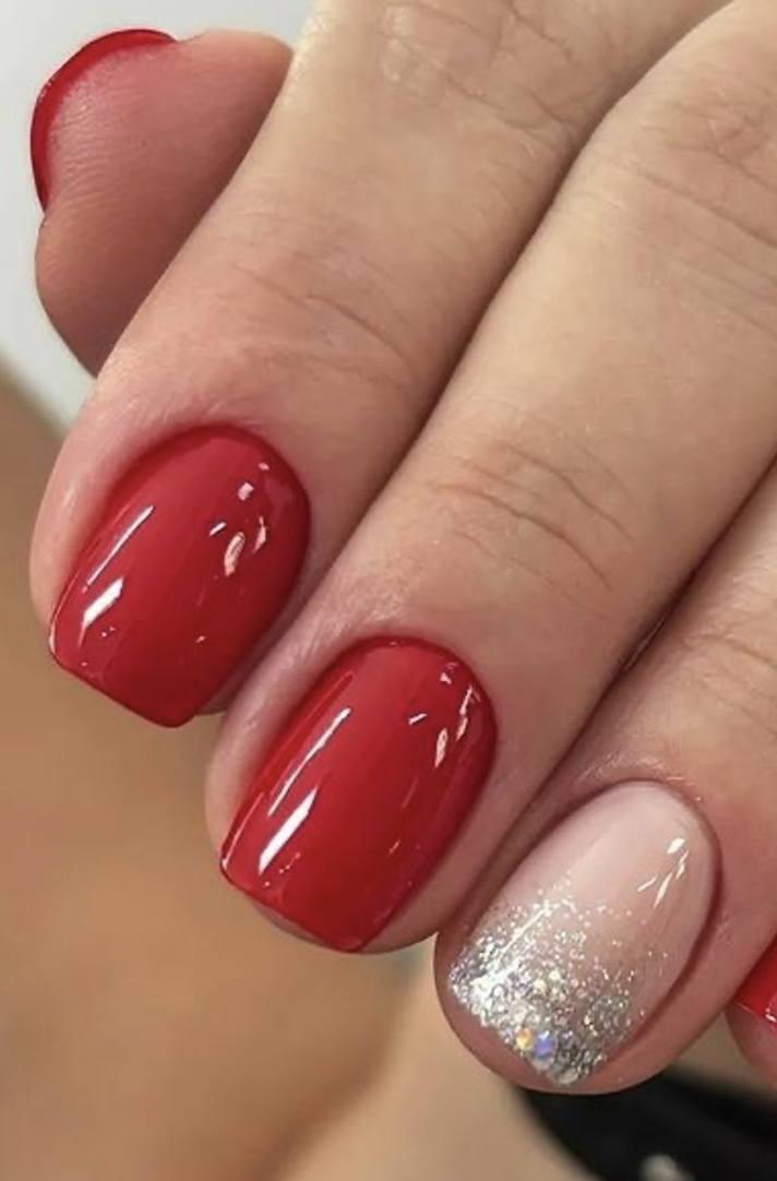unhas curtas com pontos de luz