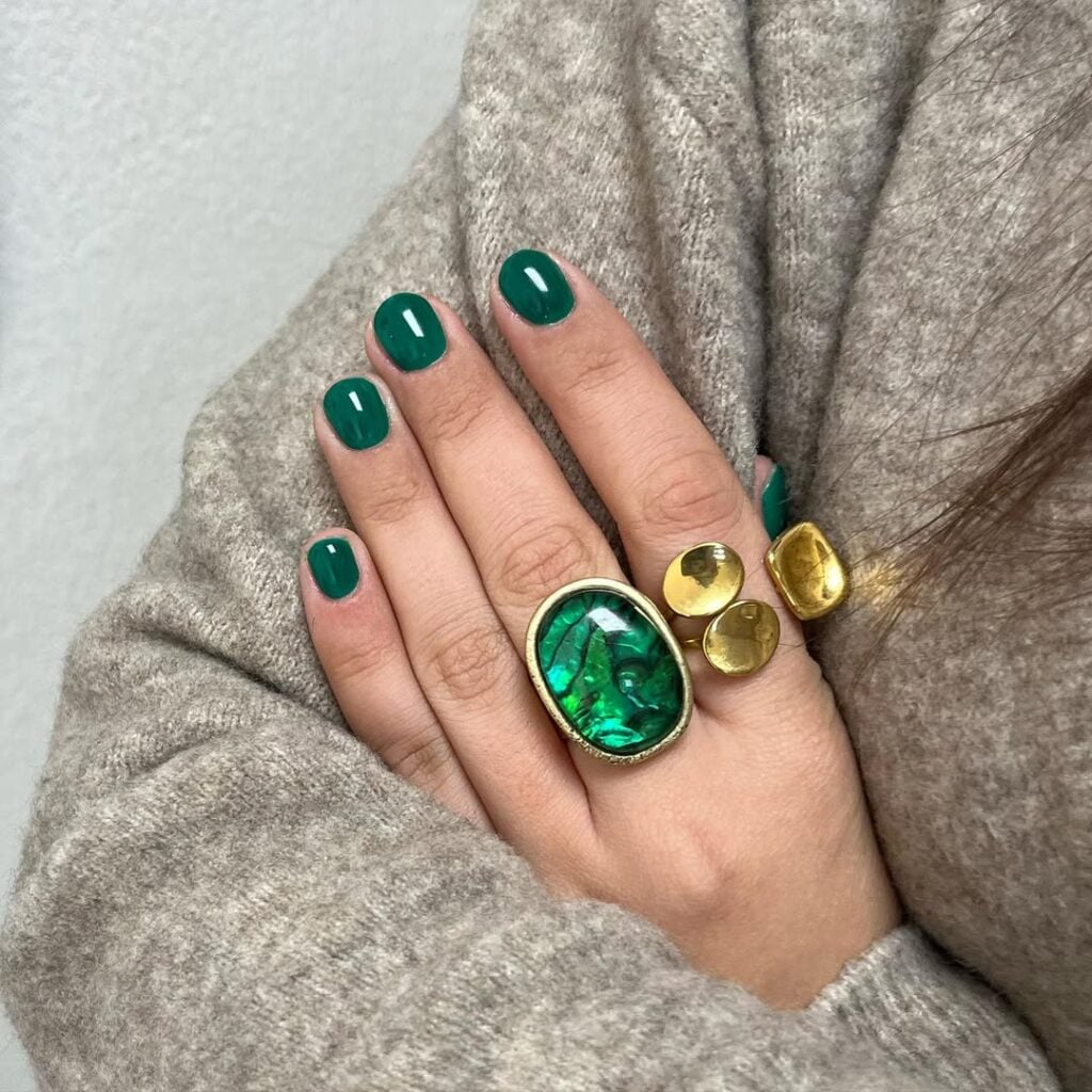 Unha Curta em Gel vs. Esmaltação Tradicional: Qual a Melhor Opção?