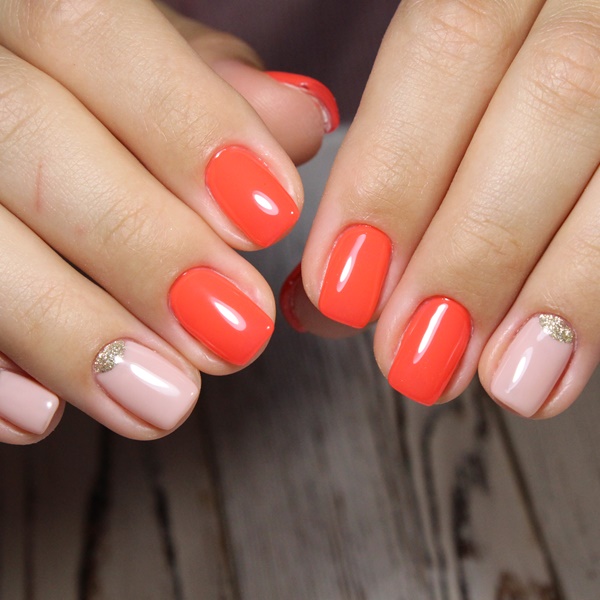 inspiração unhas curtas vermelhas diferentes