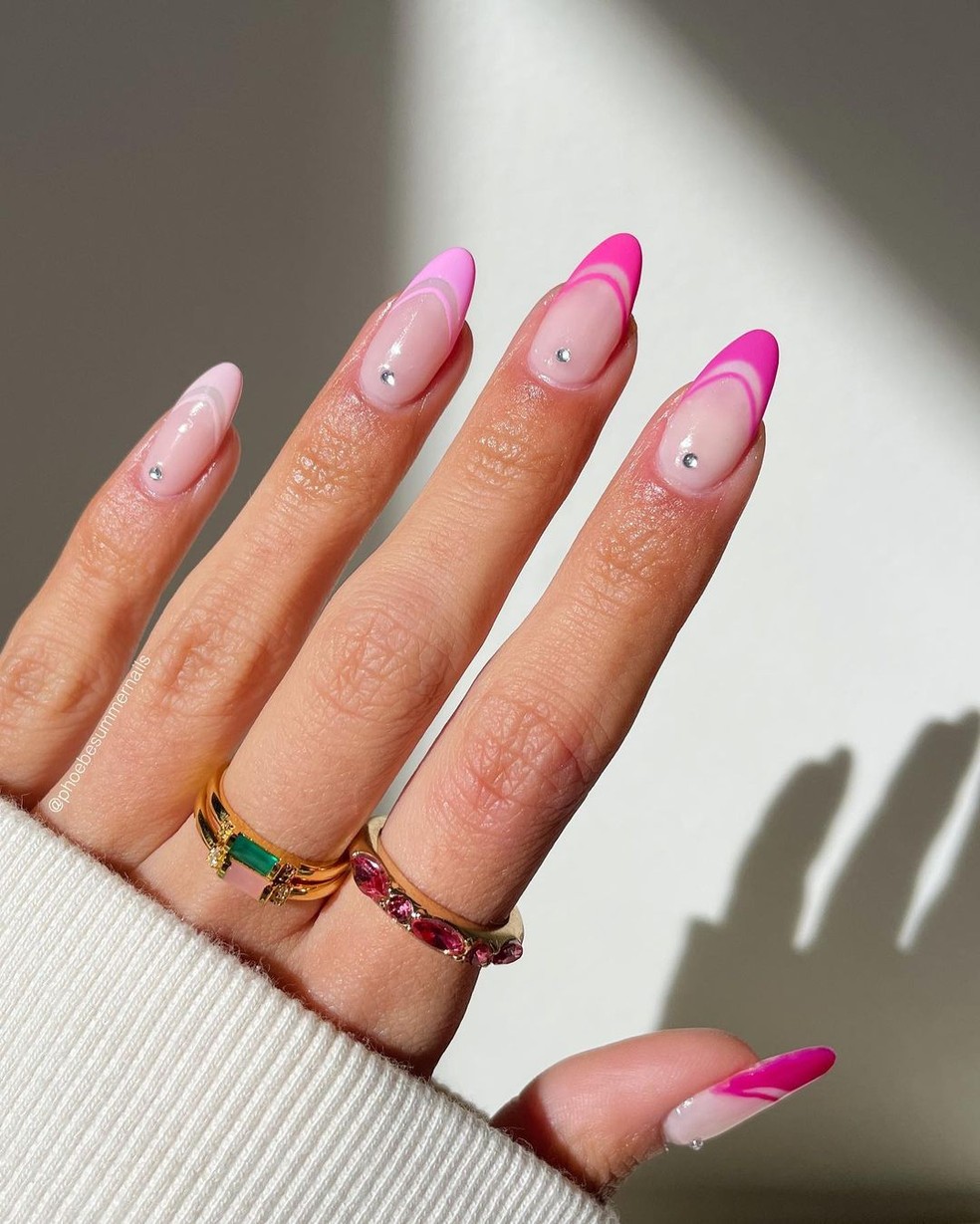 unha barbie stiletto