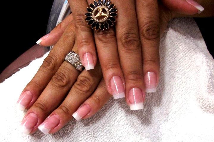 unha de acrigel decorada com glitter