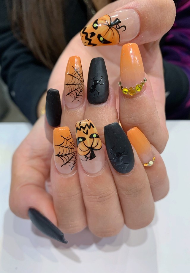 5 ideias de títulos:
1. Unhas de Bruxa: O Guia Completo para Fantasias e Nail Art
2. Desvende o Mistério das Unhas de Bruxa: De Acessórios a Símbolos Místicos
3. Nail Art 