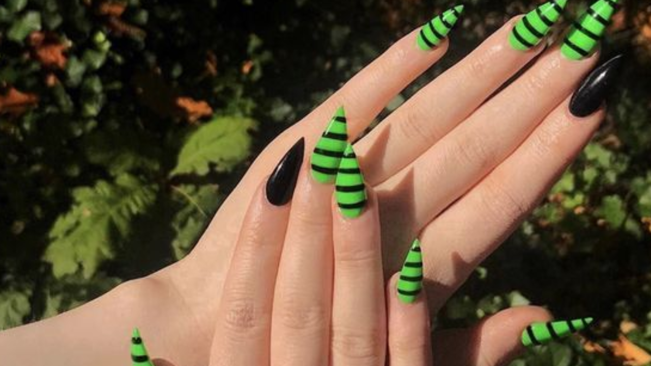 5 ideias de títulos:
1. Unhas de Bruxa: O Guia Completo para Fantasias e Nail Art
2. Desvende o Mistério das Unhas de Bruxa: De Acessórios a Símbolos Místicos
3. Nail Art 