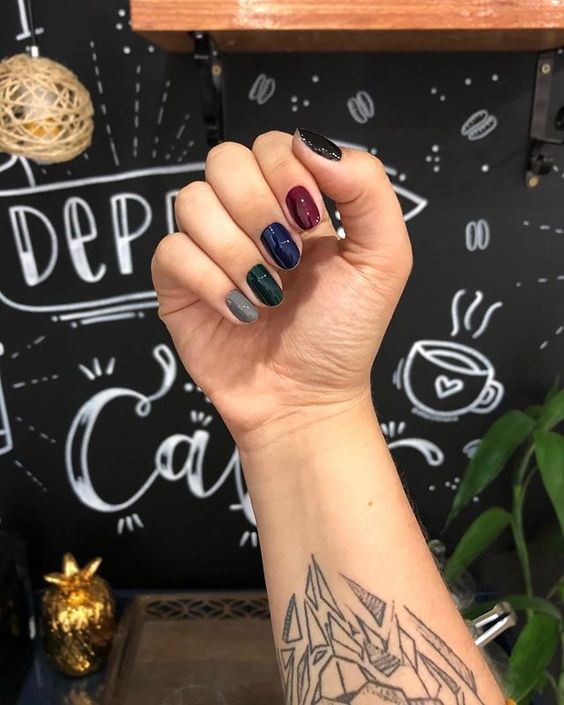 unha de cada cor vs unhas degradê qual escolher